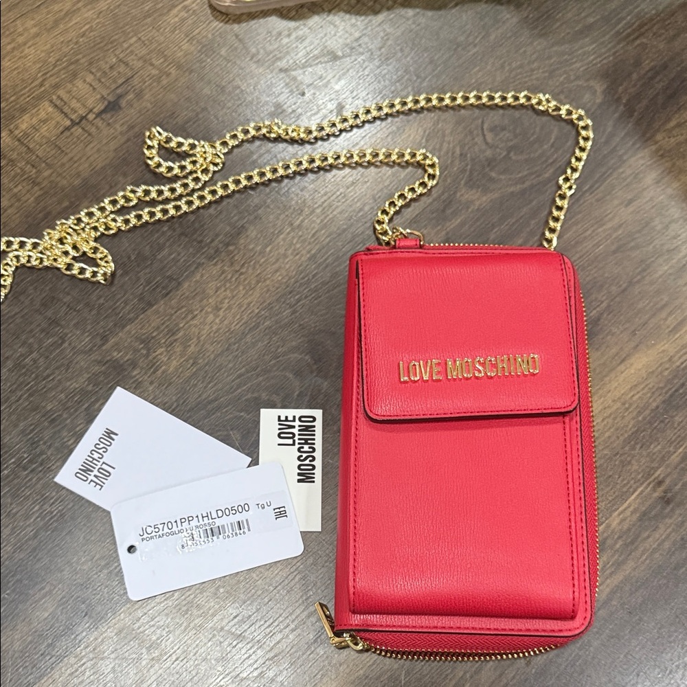New Love Moschino Vibrant Red Crossbody Bag with Gold Chain